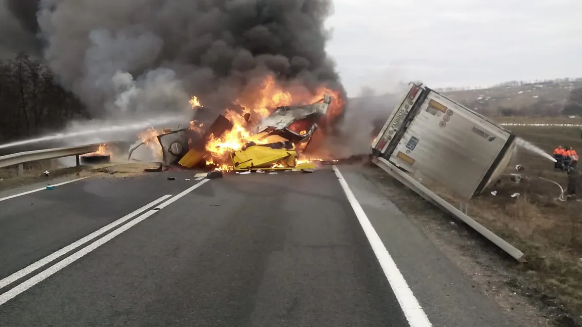 Accident cu trei TIR-uri pe DN 6, în Caraş-Severin. Doi soferi au murit după ce autovehiculele au luat foc