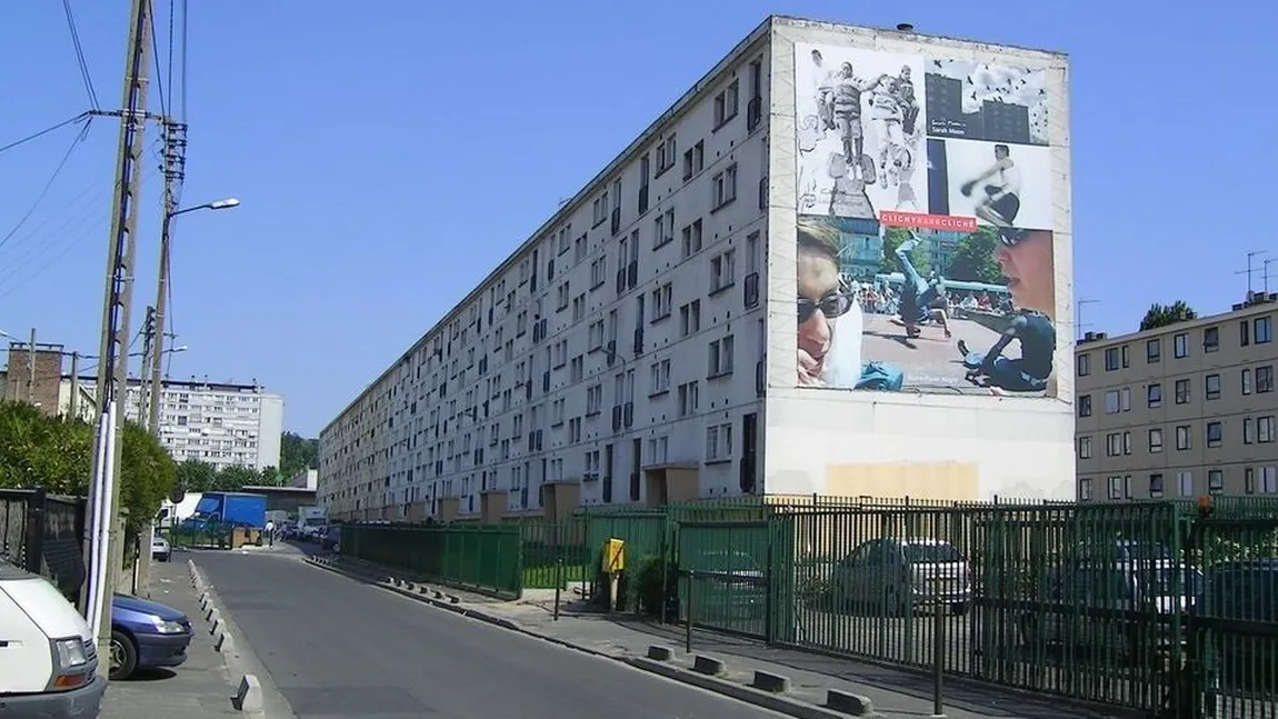Ţigani români, linşaţi de francezi în suburbiile Parisului, pe baza unor zvonuri false. Imagini şocante VIDEO