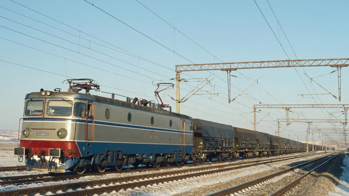 Circulaţie feroviară dificilă între Bucureşti şi Piteşti! Persoane necunoscute au tăiat cablurile instalaţiei
