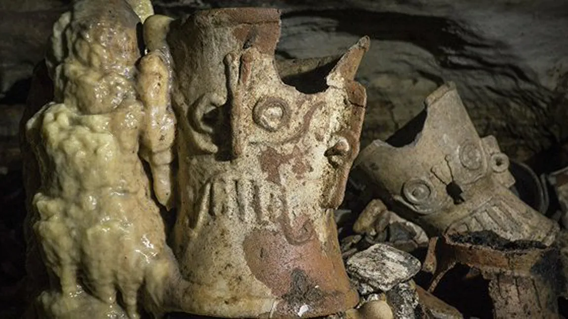Sute de obiecte folosite pentru invocarea ploii, descoperite într-o peşteră. Cercetătorii afirmă că au cel puţin 1.300 ani vechime