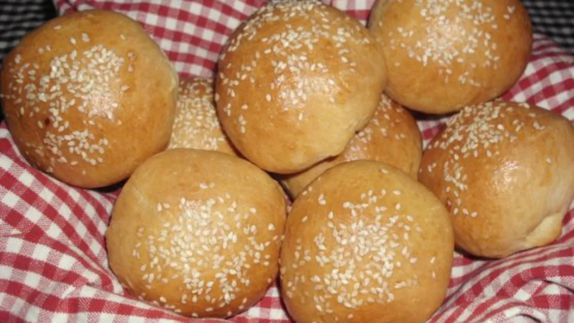 MIC DEJUN: Chifle pufoase cu branza topita