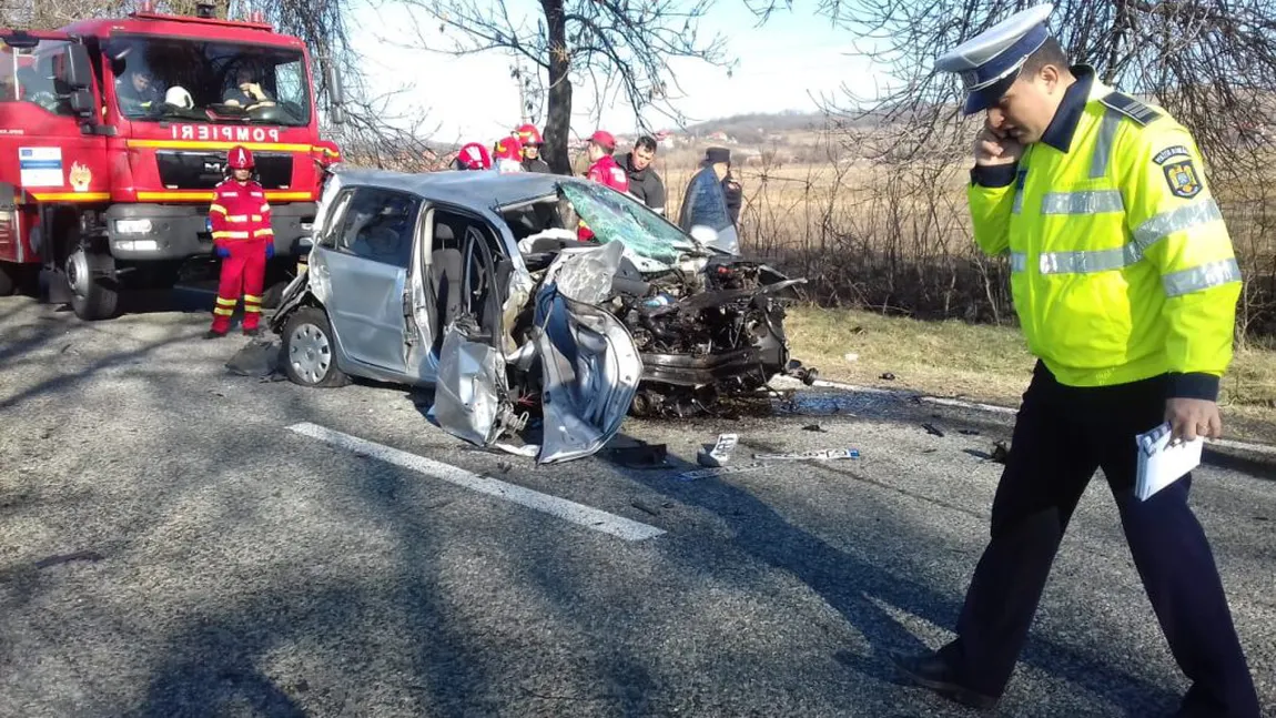 Accident grav în Gorj. O maşină a fost lovită de un camion, două femei au rămas încarcerate