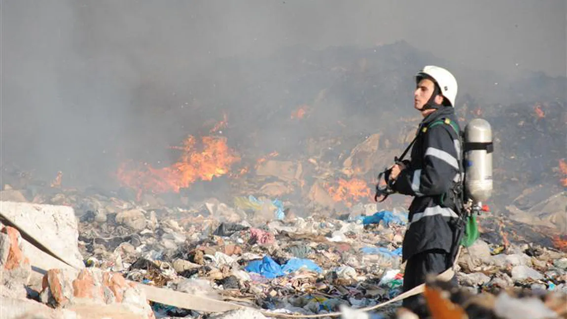 Incendiu la rampa de gunoi de la Băicoi, Prahova