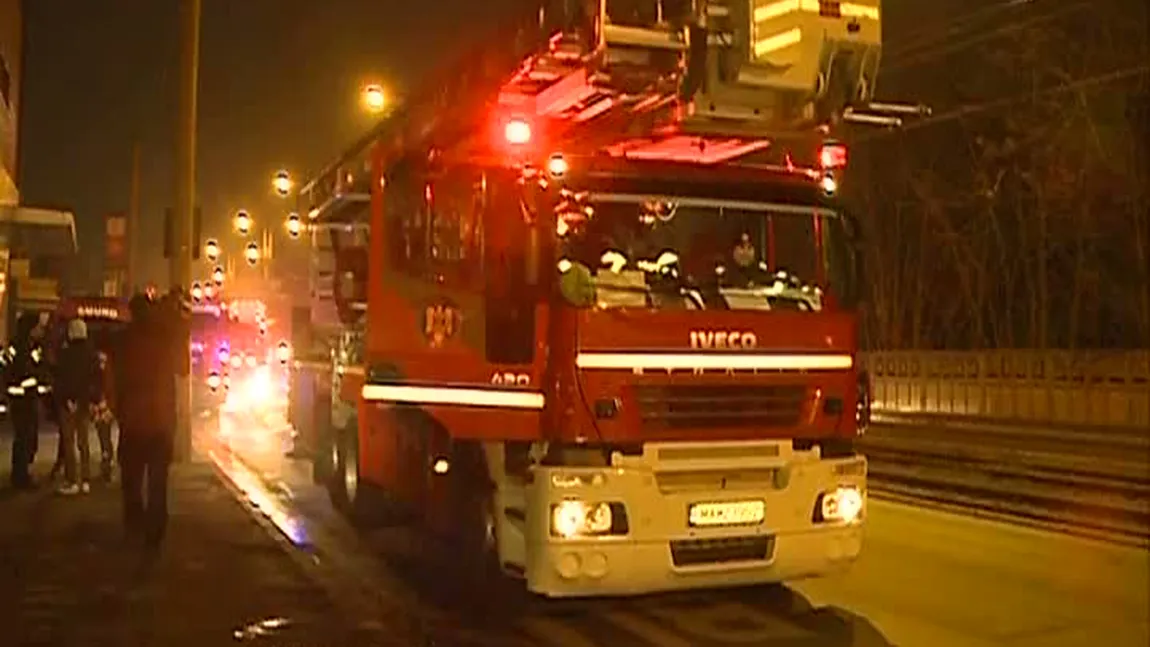 Incendiu la o fabrică de materiale de construcţii din Bucureşti