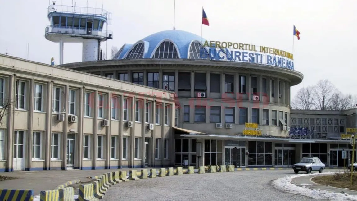 Avion în flăcări pe Aeroportul Băneasa. Aparatul a luat foc la decolare FOTO