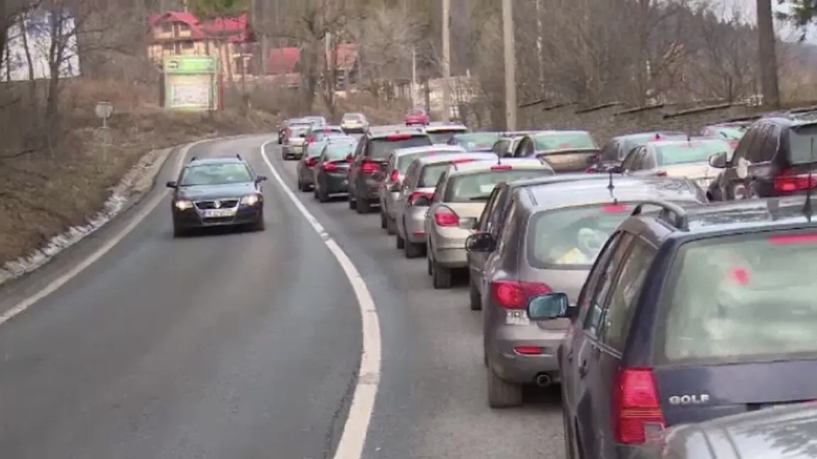 Aglomeraţie pe DN 1, VALEA PRAHOVEI. Poliţiştii se aşteaptă la aglomeraţie şi pe Autostrada Soarelui, spre litoral