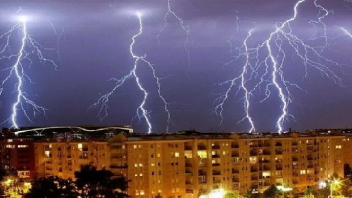 PROGNOZA METEO. Vremea se strică săptămâna viitoare, ploi şi descărcări electrice de marţi