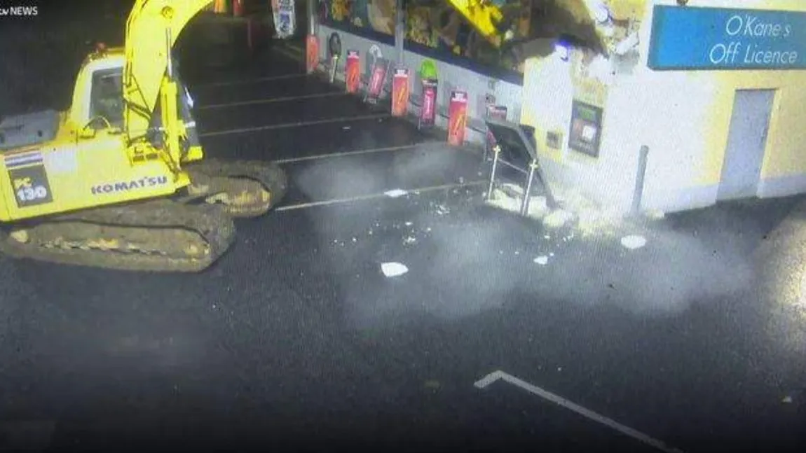 Jaf incredibil, cu excavatorul! Au furat un bancomat plin cu bani în câteva minute - VIDEO