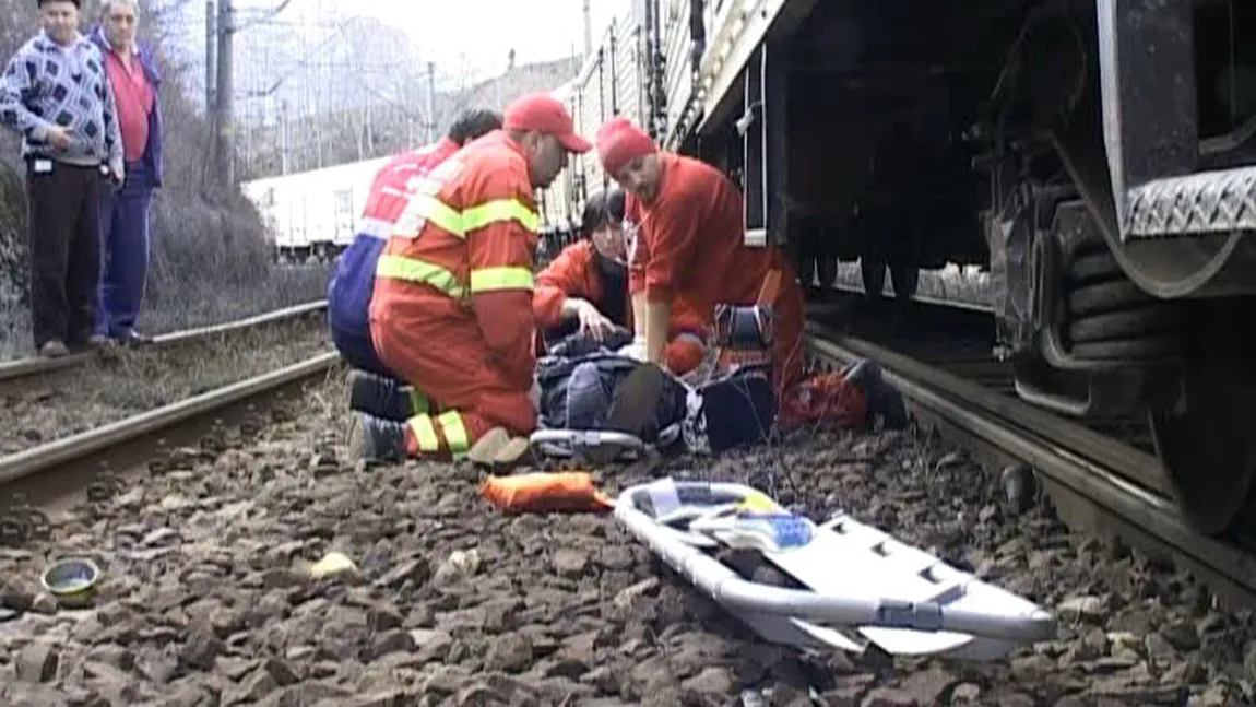 O studentă la arhitectură A MURIT în timp ce făcea poze de pe un tren în Chitila. SCENE ŞOCANTE