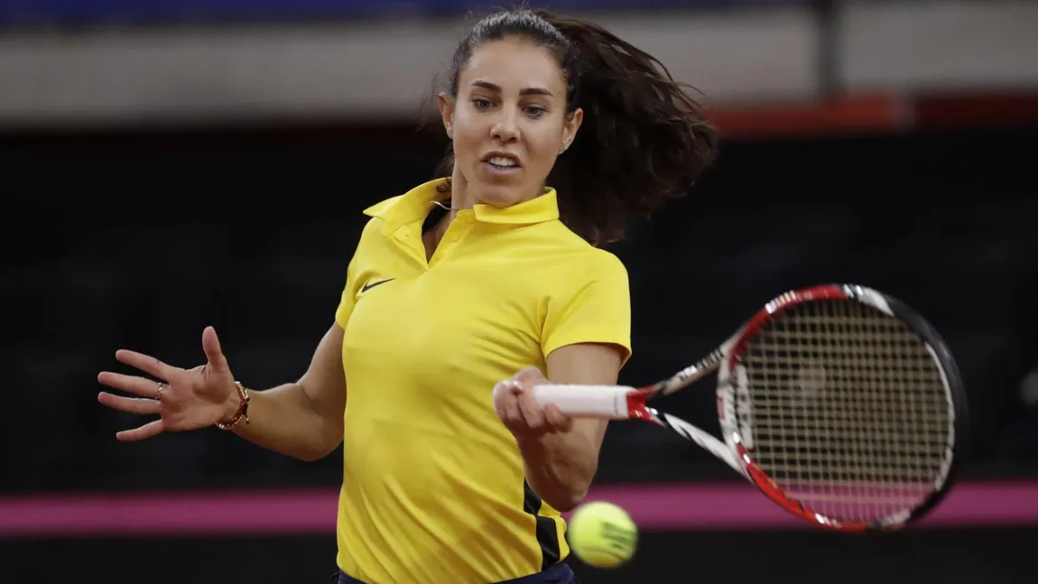 MIHAELA BUZĂRNESCU - CAROLINE GARCIA 3-6, 3-6 în al doilea meci din FED CUP. FRANŢA - ROMÂNIA 1-1