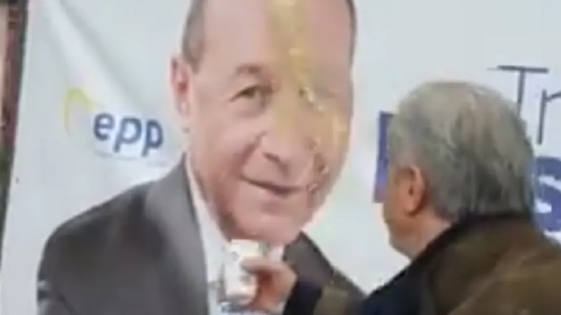 Ilie Năstase a vandalizat un cort cu mesaj politic al lui Traian Băsescu. Prima reacţie a fostului sportiv. PMP l-a reclamat la BEC