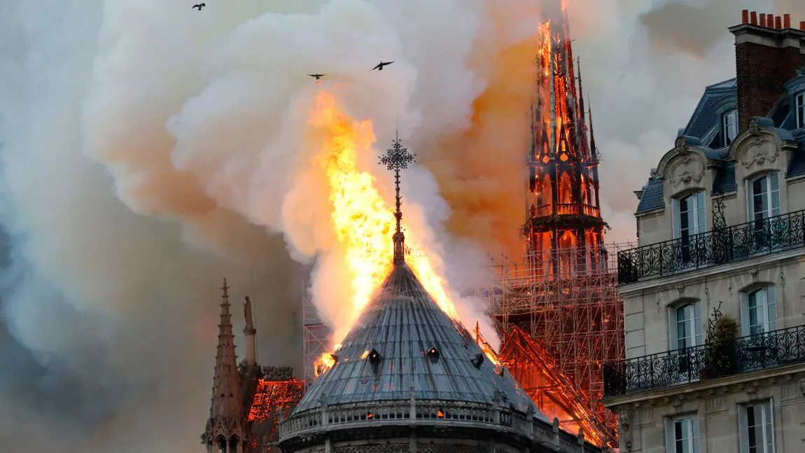 Imaginea care a făcut înconjurul Internetului, după incendiul de la Catedrala Notre-Dame