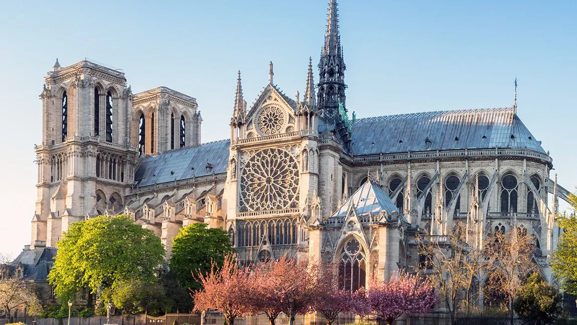 Istoria zbuciumată a Catedralei Notre Dame. Biserica profanată la Revoluţie şi aproape distrusă, dar salvată de Napoleon