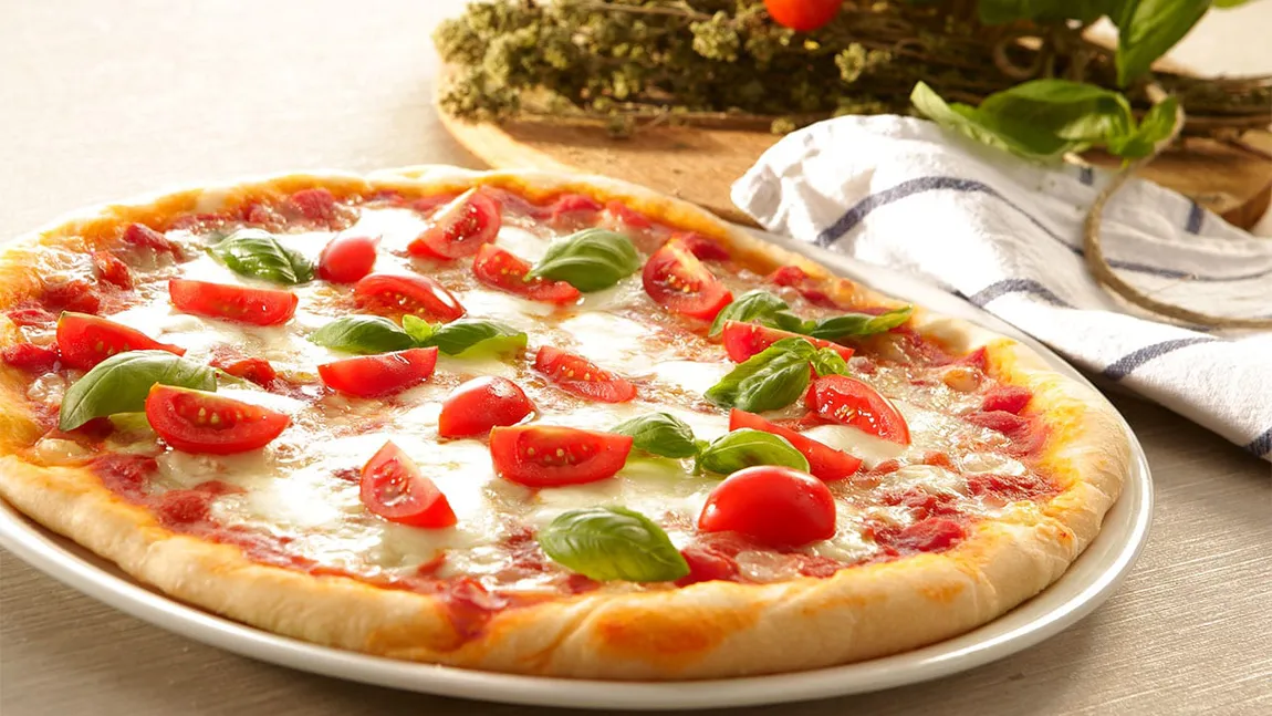 Culmea extravaganţei! Cine sunt milionarii unei ţări sărace care comandă pizza de la 6.000 de km distanţă - VIDEO
