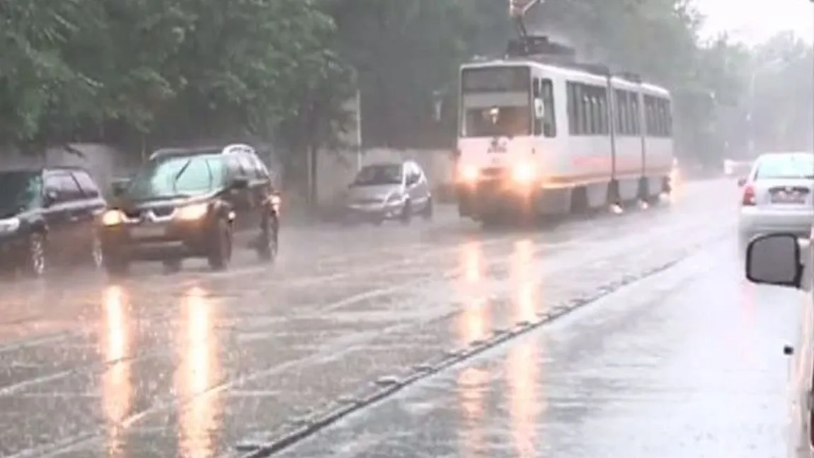 Avertizări meteo de ploi şi vijelii. Vezi zonele vizate de alertele ANM