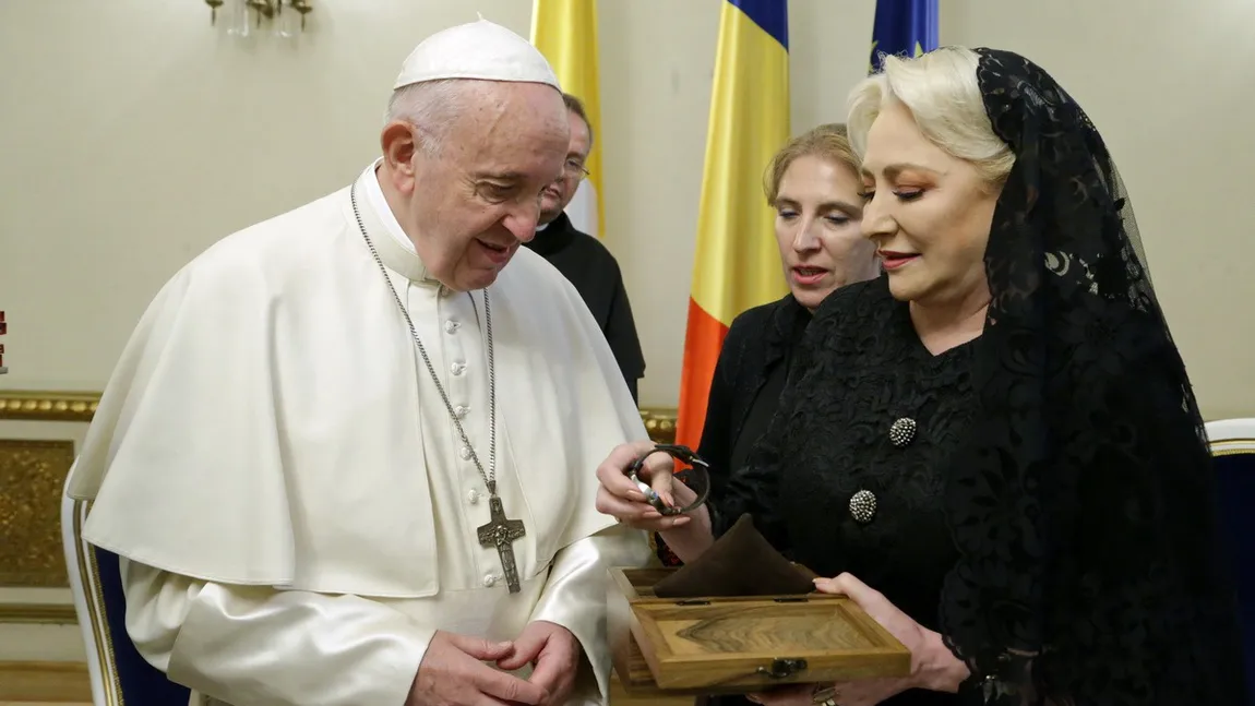 Ce cadou i-a oferit Viorica Dăncilă Papei Francisc cu ocazia vizitei în România