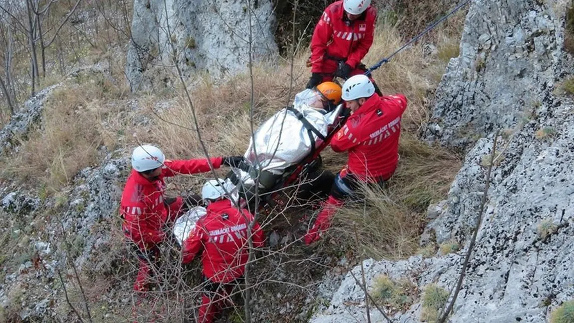 O persoană a fost accidentată grav în Munţii Suhard. A fost solicitat un elicopter SMURD