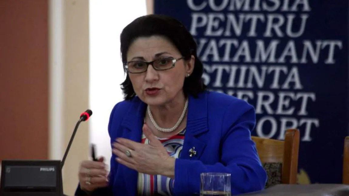 Ecaterina Andronescu anunţă schimbări masive în învăţământ. Dispar diriginţii şi ciclul primar va dura până-n clasa a VI-a