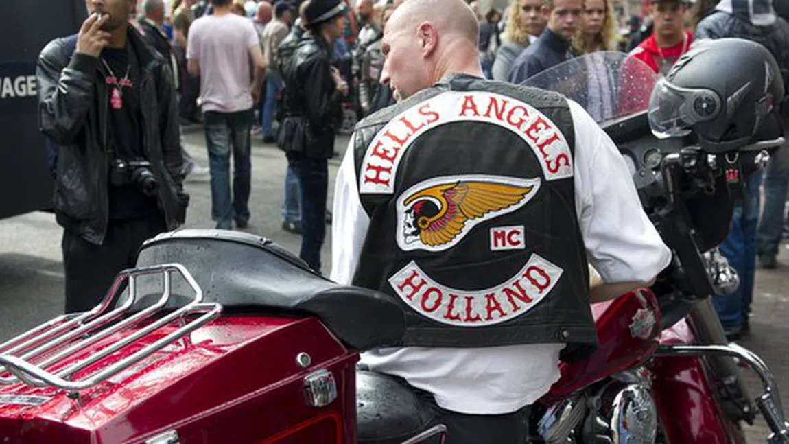 Premieră mondială, Olanda a interzis celebrul club de motociclişti Hells Angels. 
