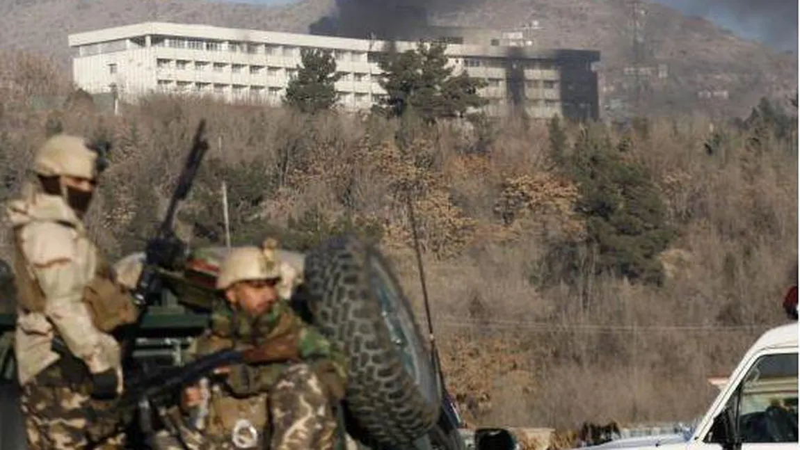 Cei trei atacatori de la un hotel din Pakistan au fost ucişi de forţele de securitate
