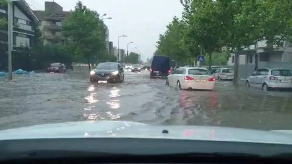 ISU a avut 173 de intervenţii în judeţul Ilfov şi 131 în Bucureşti, în urma ploii. În continuare se intervine în oraşul Pantelimon