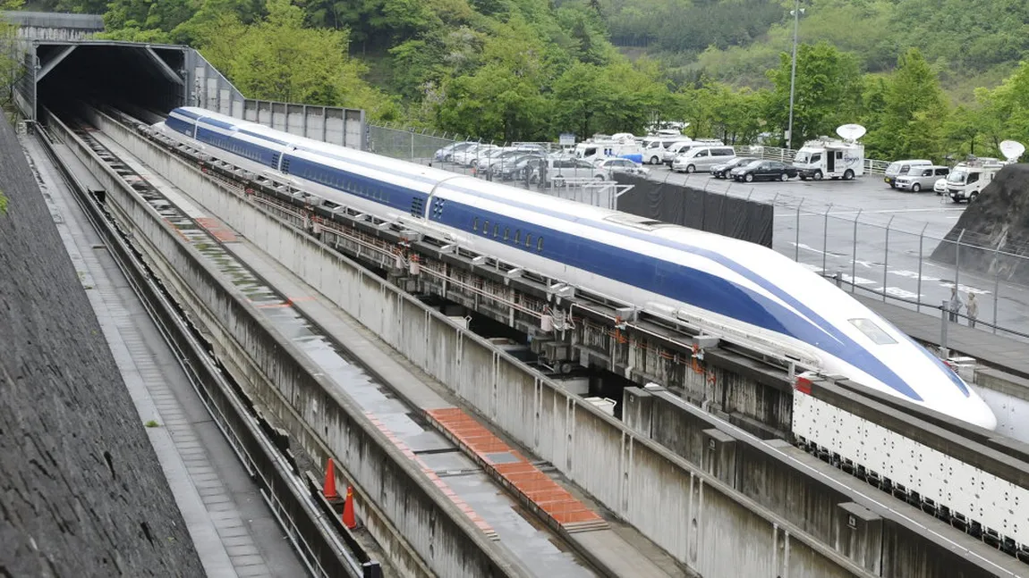 China a prezentat un tren care va merge cu 600 km la oră. În maxim doi ani va fi pus în circulaţie