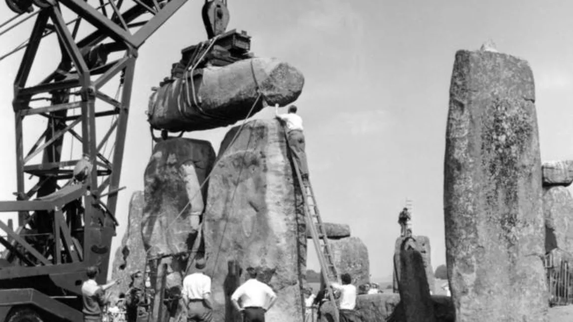 O bucată de piatră din Stonehenge a fost returnată sitului după 60 de ani