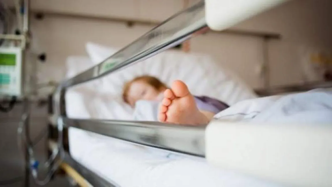 Copil de 2 ani internat la Iaşi după ce a înghiţit anticoncepţionale