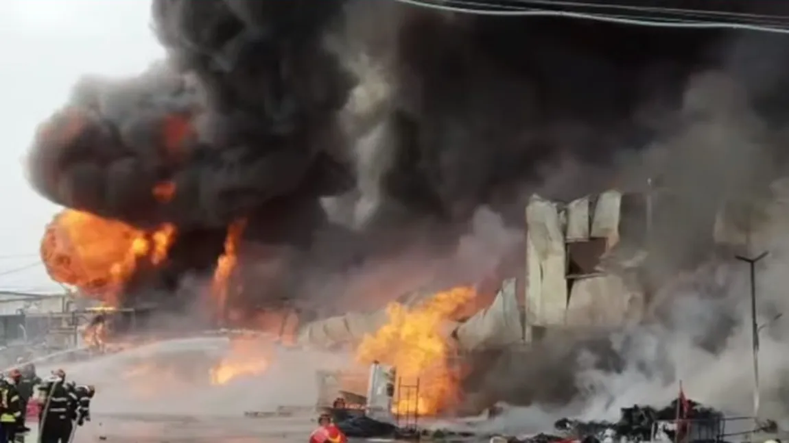 Incendiu puternic în Afumaţi. Trei persoane au fost transportate la spital. A fost emisă avertizare prin sistemul Ro-ALERT - UPDATE