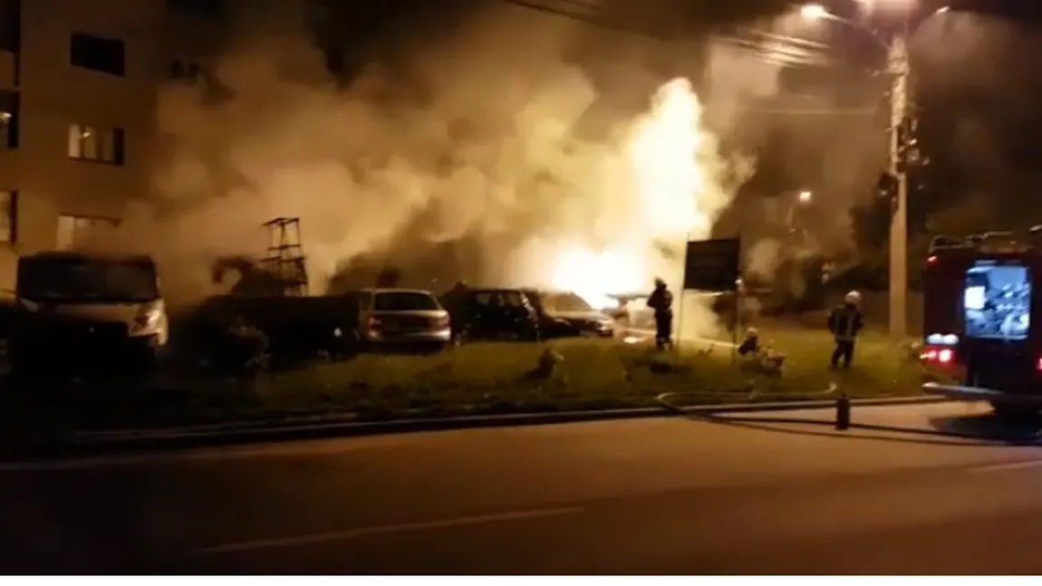 Atac în stil mafiot la Curtea de Argeş. Şase maşini au fost incendiate într-o parcare