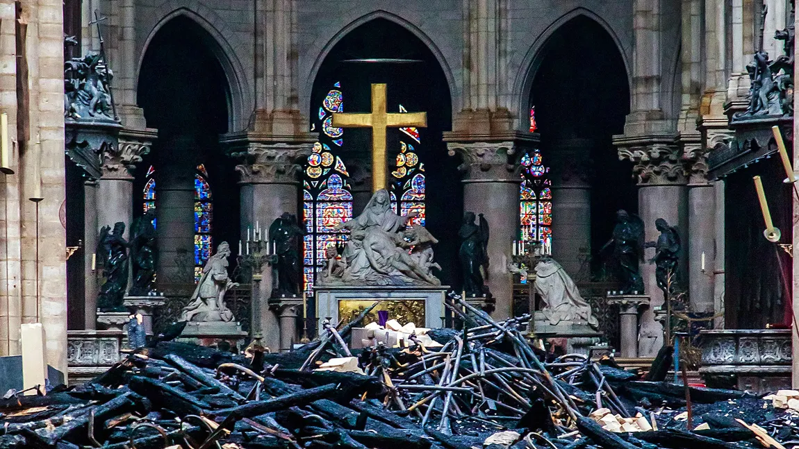 S-a votat proiectul de lege privind restaurarea Catedralei Notre-Dame din Paris