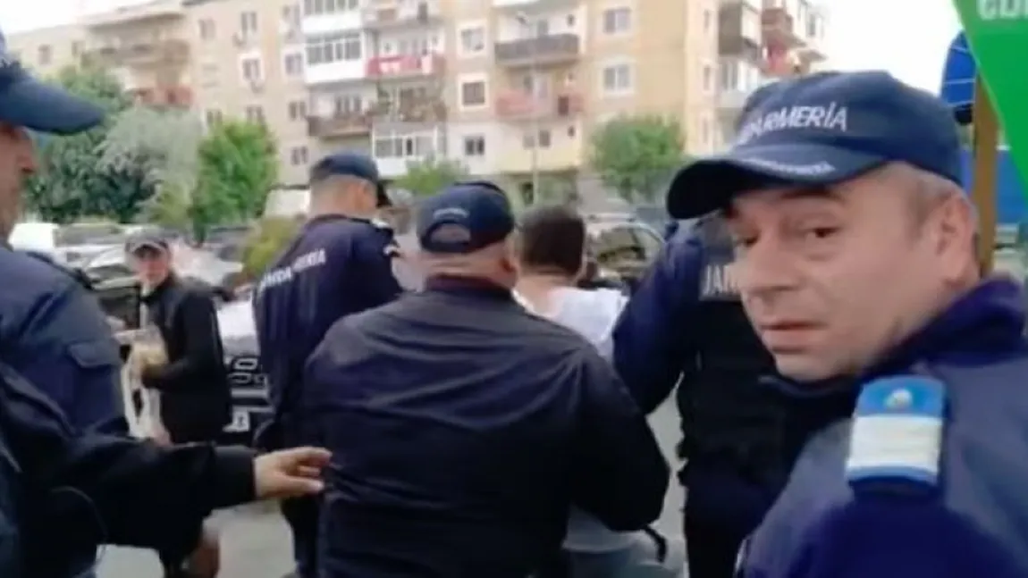 Plângere penală împotriva şefului jandarmilor din Topoloveni după ce protestatarii anti-PSD au fost luaţi cu duba şi amendaţi