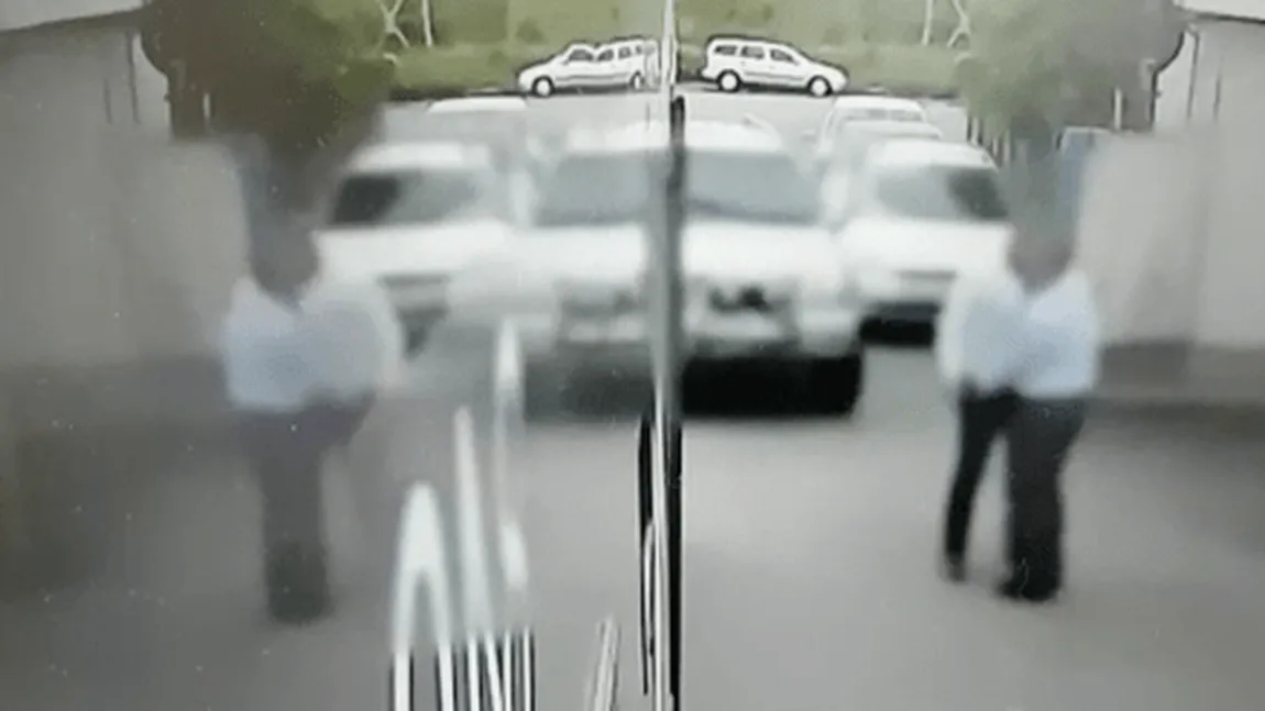 Şofer de autobuz, bătut de un poliţist după o şicanare în trafic. Agentul este cercetat penal VIDEO