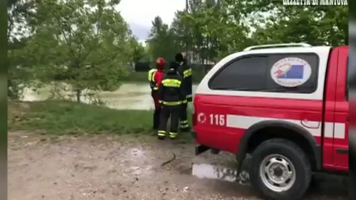Cinci români au plonjat cu maşina într-un canal cu apă, în Italia. Un tânăr este dat dispărut