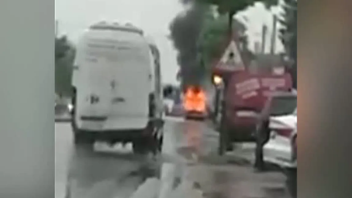 Panică în faţa unei şcoli din Capitală. O maşină a luat foc în mers