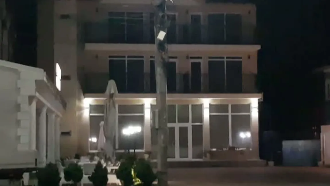 Un cuplu de tineri a fost atacat de persoane mascate într-o cameră de hotel din Buzău