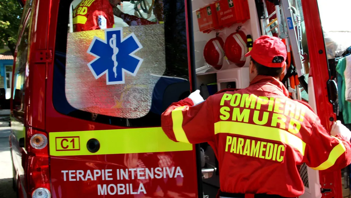 Imagini revoltătoare în ambulanţă: Pacient lovit cu un baton de parizer în cap. Reacţia ministrului Carmen Dan VIDEO