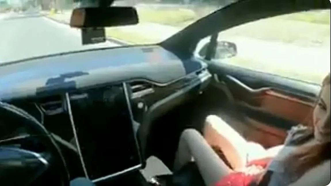 Amor extrem. Au pus maşina pe pilot automat şi au trecut la acţiune. Toată partida a fost filmată