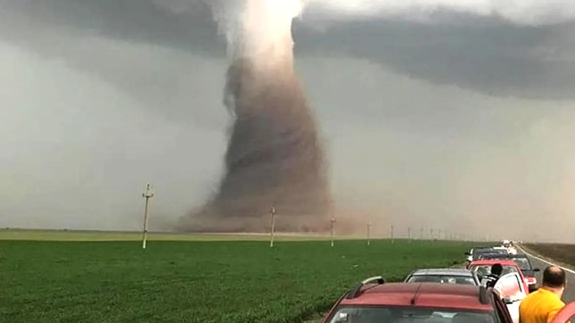 Meteorologul şef de la CNN, uluit de tornada din Călăraşi. Cum a reacţionat când a văzut imaginile