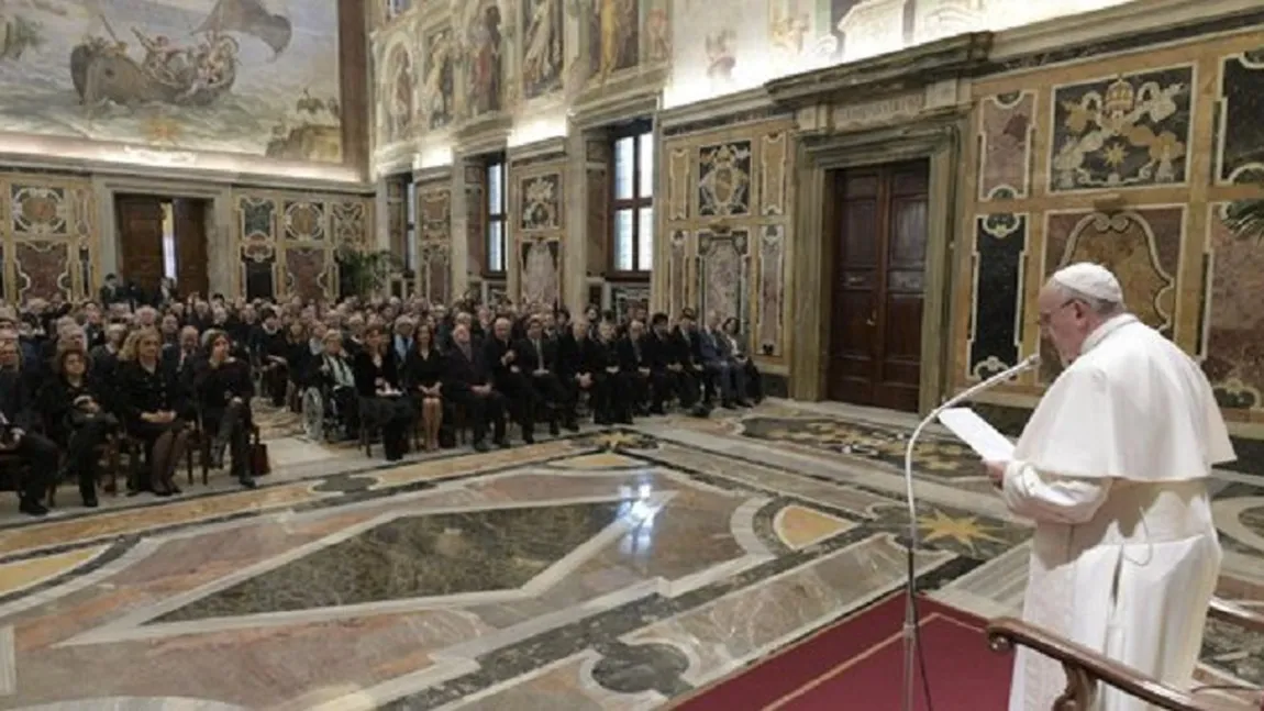 Papa Francisc le-a adus un omagiu jurnaliştilor care au murit în timp ce îşi făceau meseria