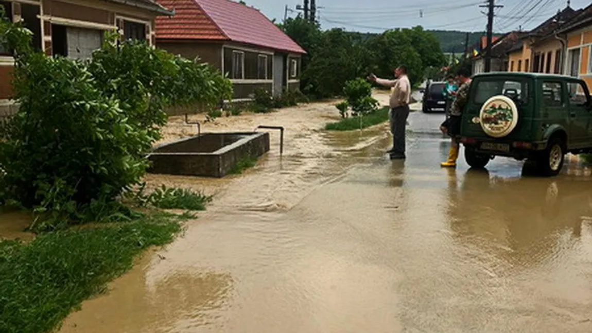 Cod portocaliu de inundaţii pe râuri din 15 judeţe, până sâmbătă la miezul nopţii