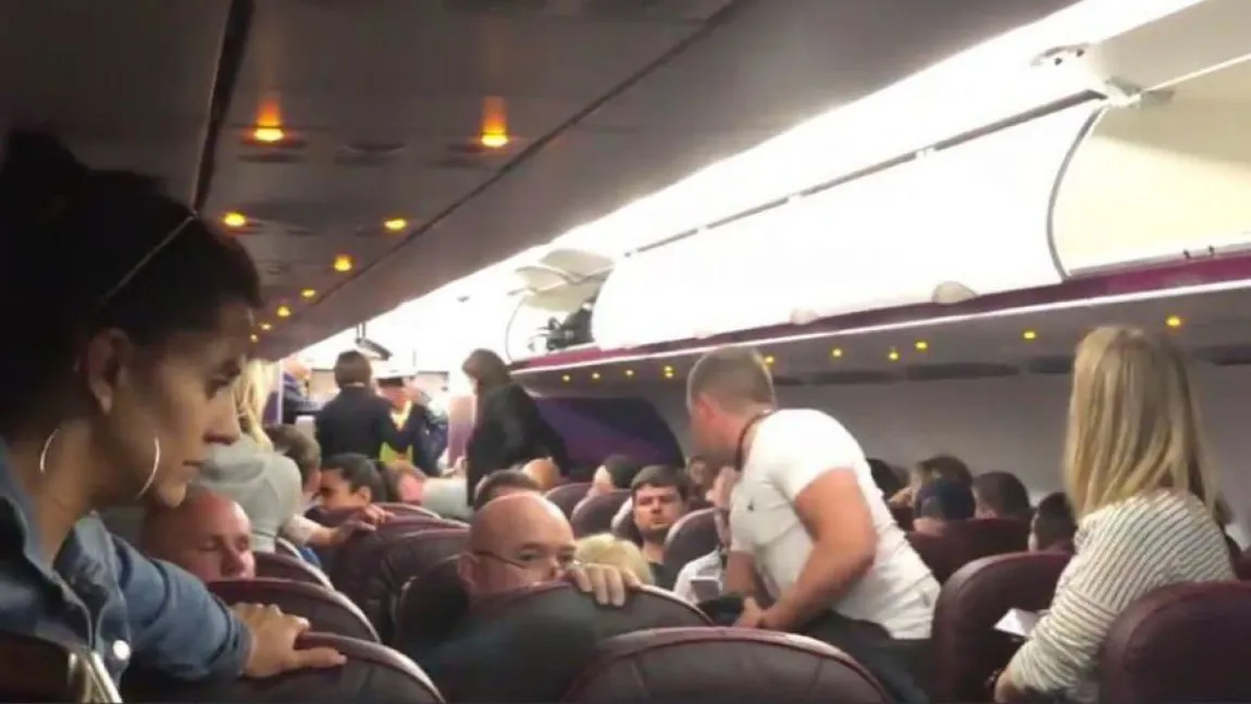 BĂTAIE în AVION. Scene de groază într-un avion al companiei Wizz Air. Cum au reacţionat PILOŢII