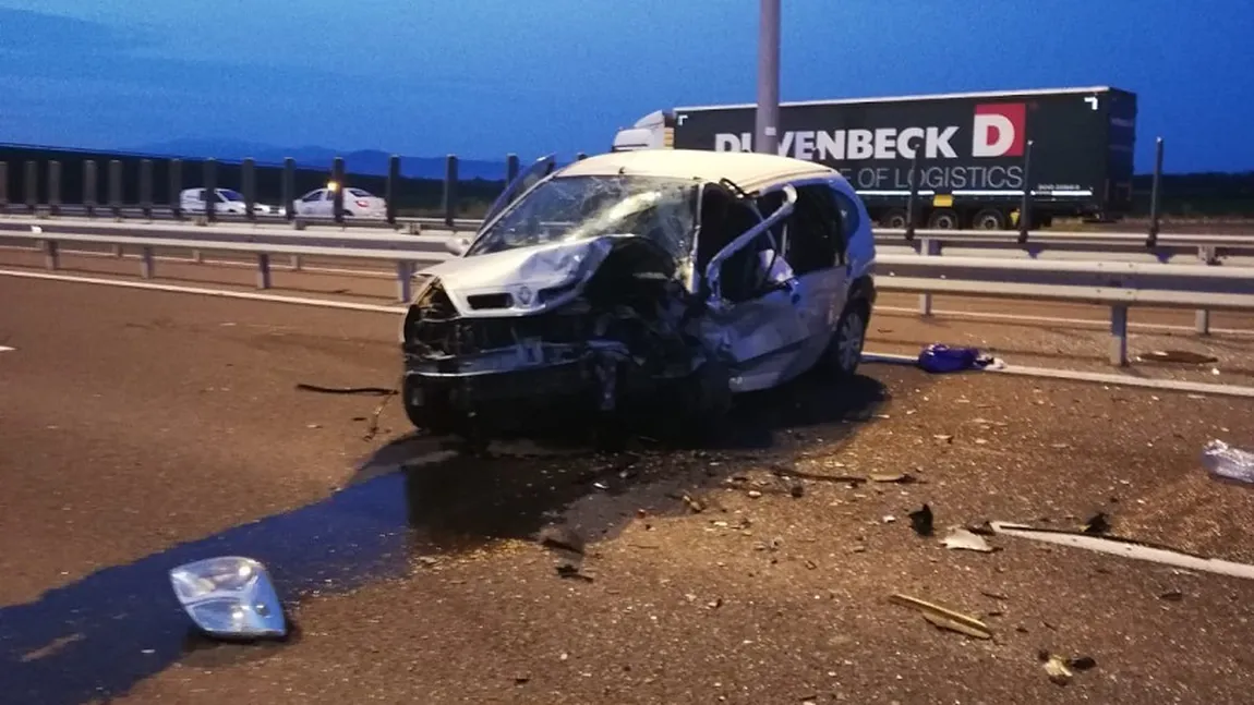 Accident grav pe autostrada A1. Doi adulţi şi un copil au murit, iar un alt copil este grav rănit