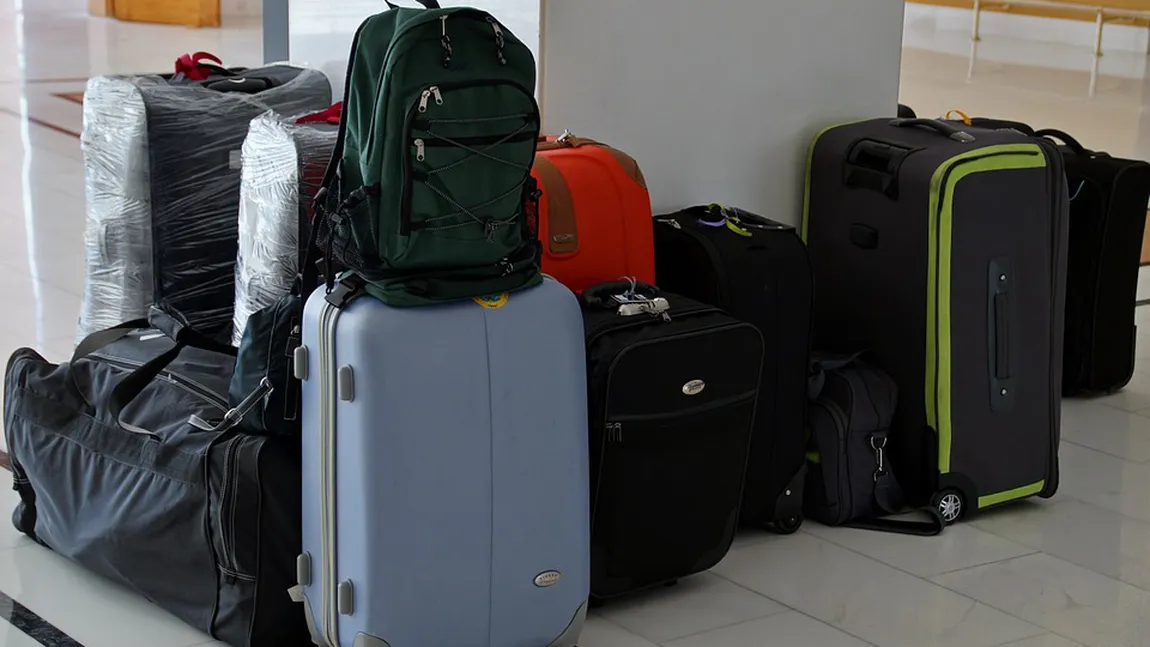 Ministrul Cuc se laudă cu achiziţiile de la Aeroportul Otopeni: a cumpărat 150 de cărucioare pentru bagaje