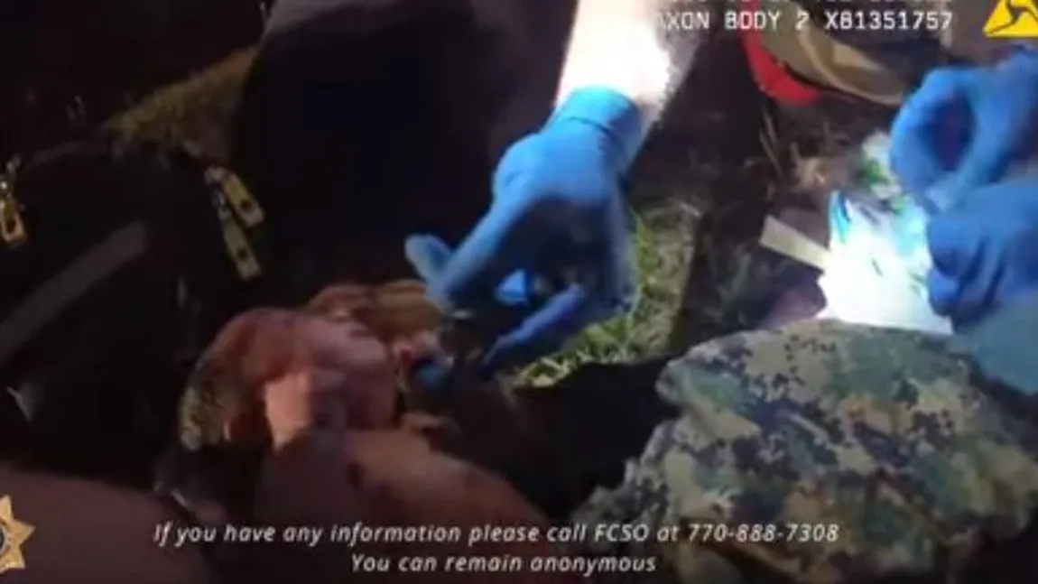 Atenţie, imagini şocante! O fetiţă nouă-născută, descoperită într-o pungă, în pădure. Copila încă avea cordonul ombilicat ataşat VIDEO