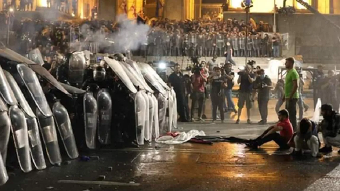 Preşedintele Parlamentului georgian demisionează după o noapte de manifestaţii violente, soldate cu 240 de răniţi