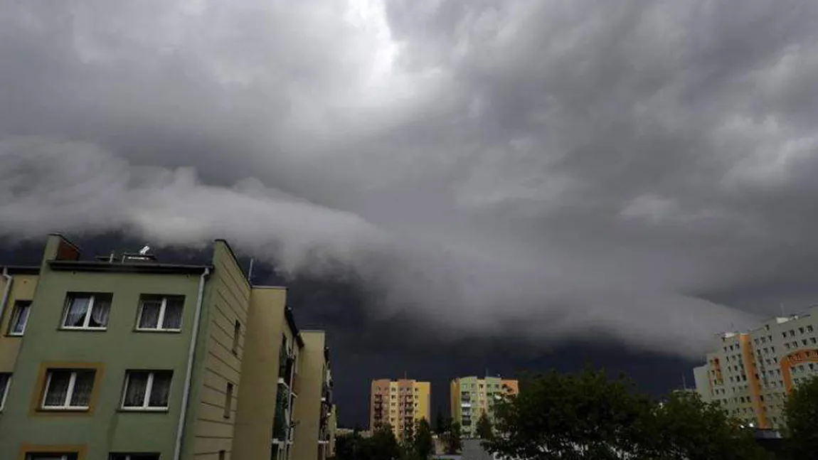 Avertizare meteo COD GALBEN de furtuni în aproape toată ţara până sâmbătă seara