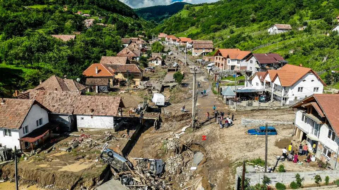 Imagini de groază din timpul unei viituri. Momentul în care apa mătură totul în cale VIDEO