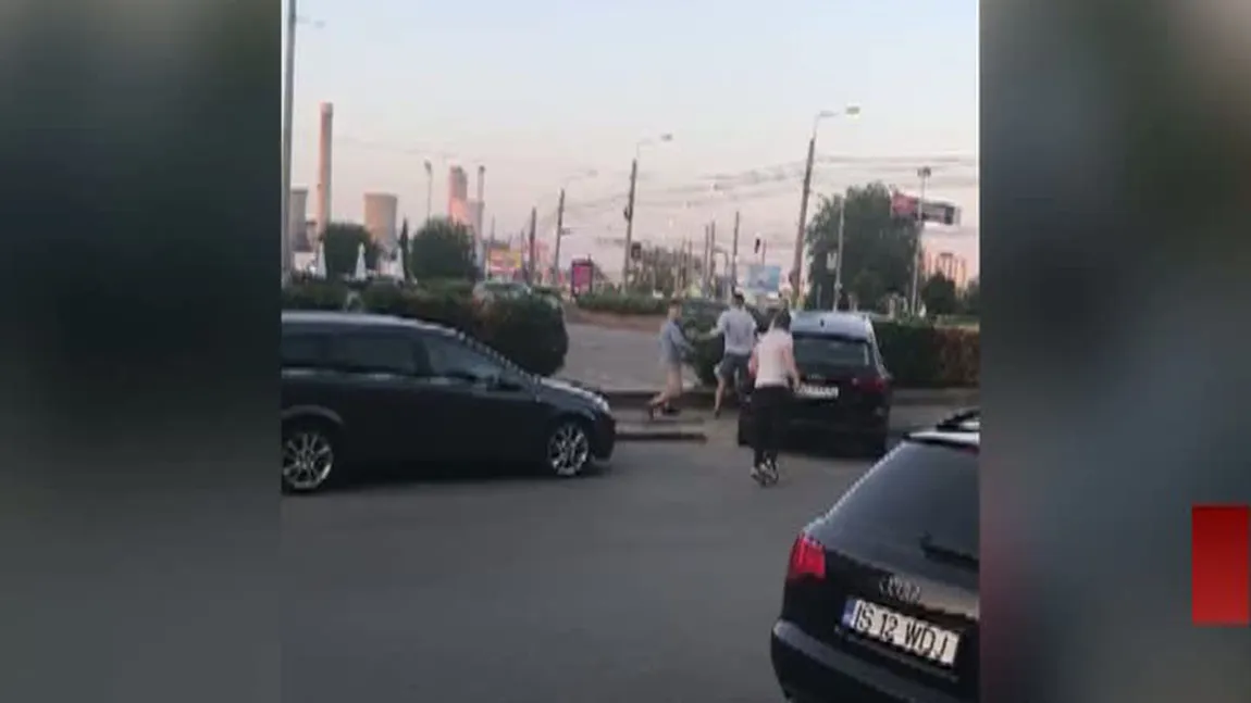 Mai mulţi tineri s-au luat la bătaie în faţa unui restaurant din Iaşi
