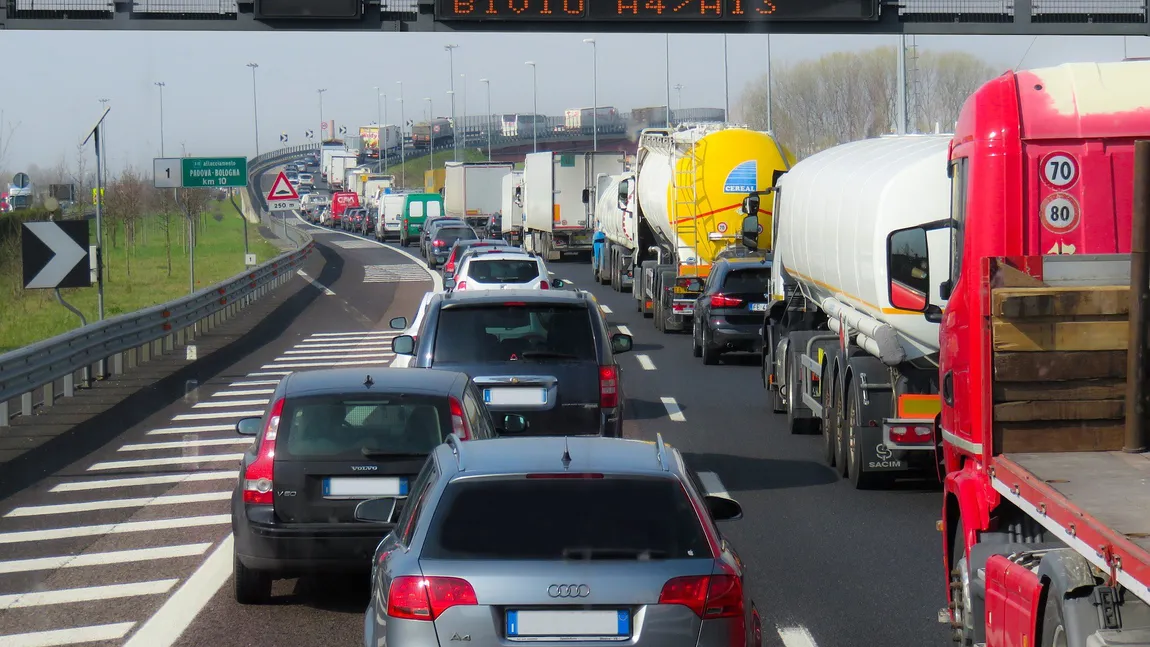 Apare o nouă taxă de autostradă! Cât vor plăti românii pentru suta de kilometri parcursă